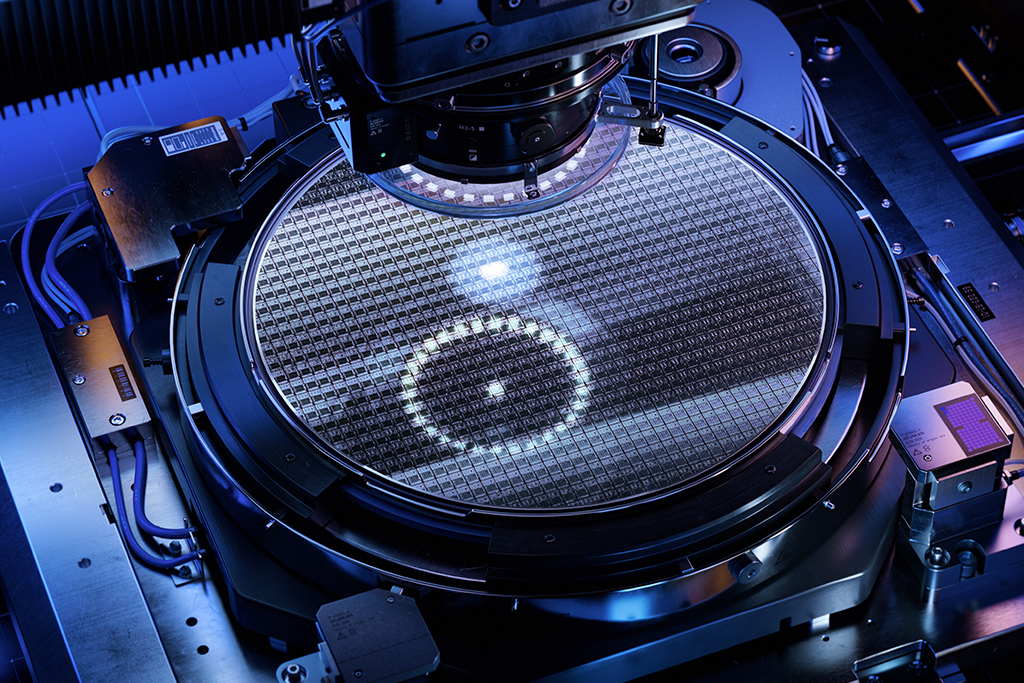 Semiconductor wafers for ultrasonic coating photoresist